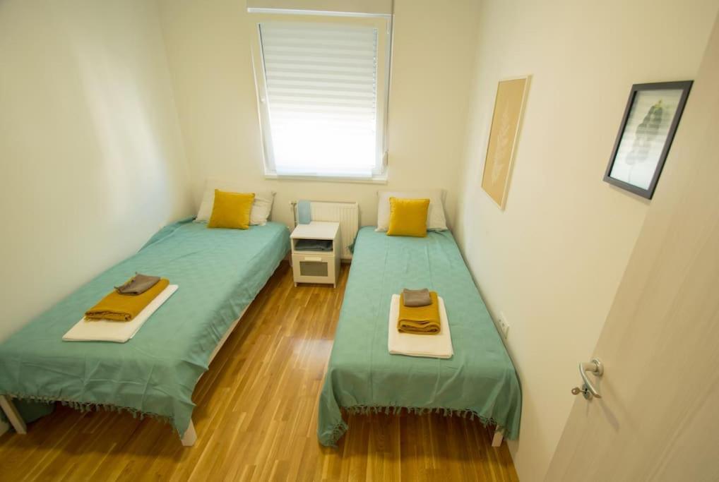White Fields-Central 2-Bdrm Apartment With Parking Novi Sad Exterior photo